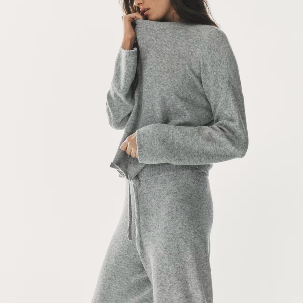Cozy Gray Knit Lounge Sweater Sz‎ Small NWT